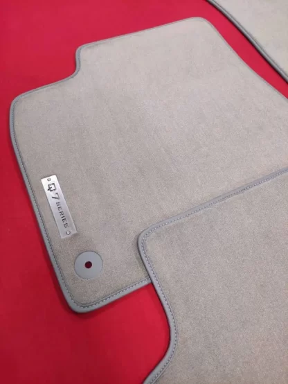 2018 audi q7 gray carpets with steel logo